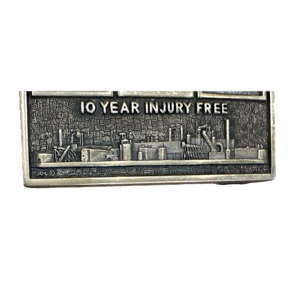 Vintage GM Parts Brass Belt Buckle 10 Year Injury Free Central Facility Award - Picture 3 of 5